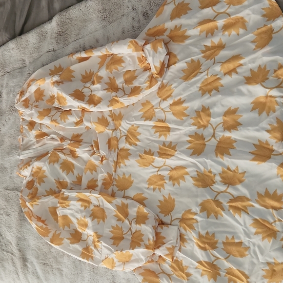 A yellow dress with leaves!!! DRESS IS NOT TRUE TO SIZE MORE LIKE A TEN - Picture 2 of 12